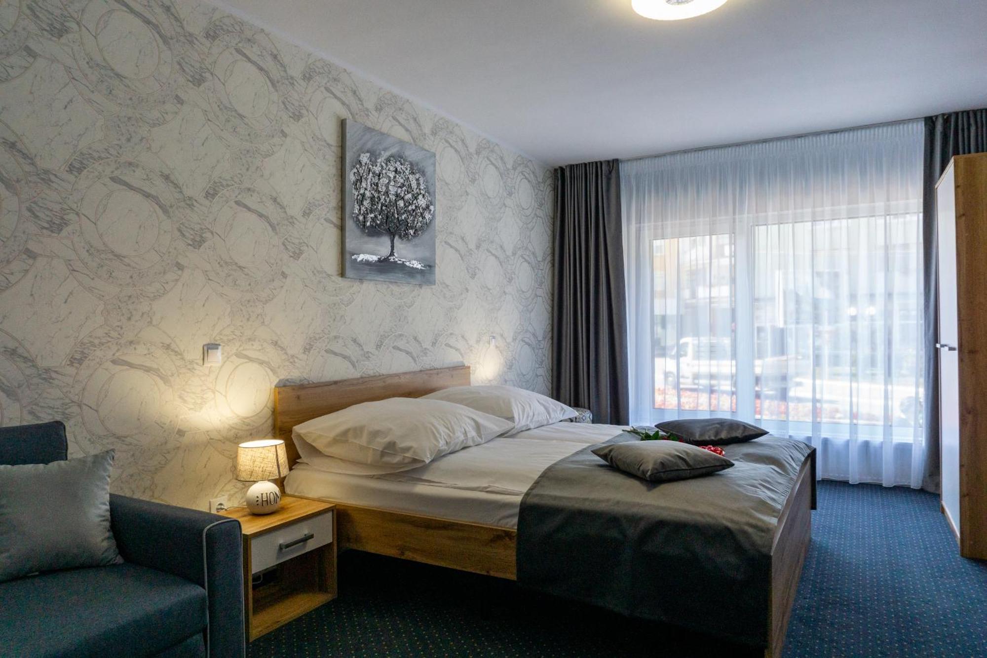 Hotel Epic Centrum Cisnădie Quarto foto